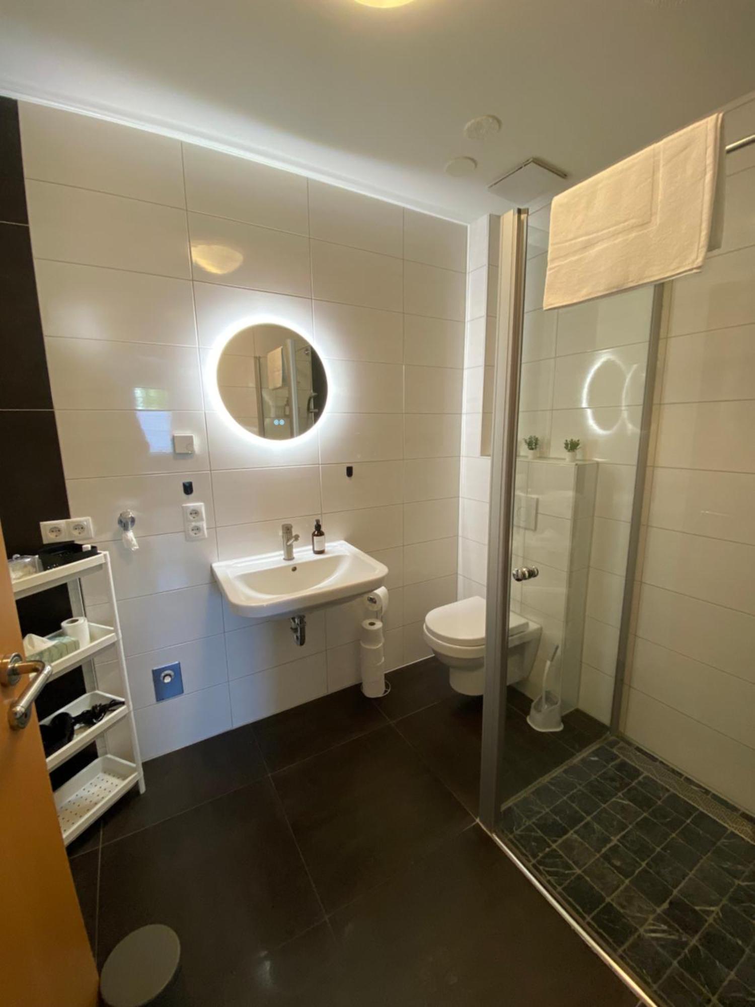 Apartament Gross, Modern, Vollausgestattet, Gemuetlich Mit Kueche Und Parkplatz Fuer Urlaub Oder Business Kettig Zewnętrze zdjęcie
