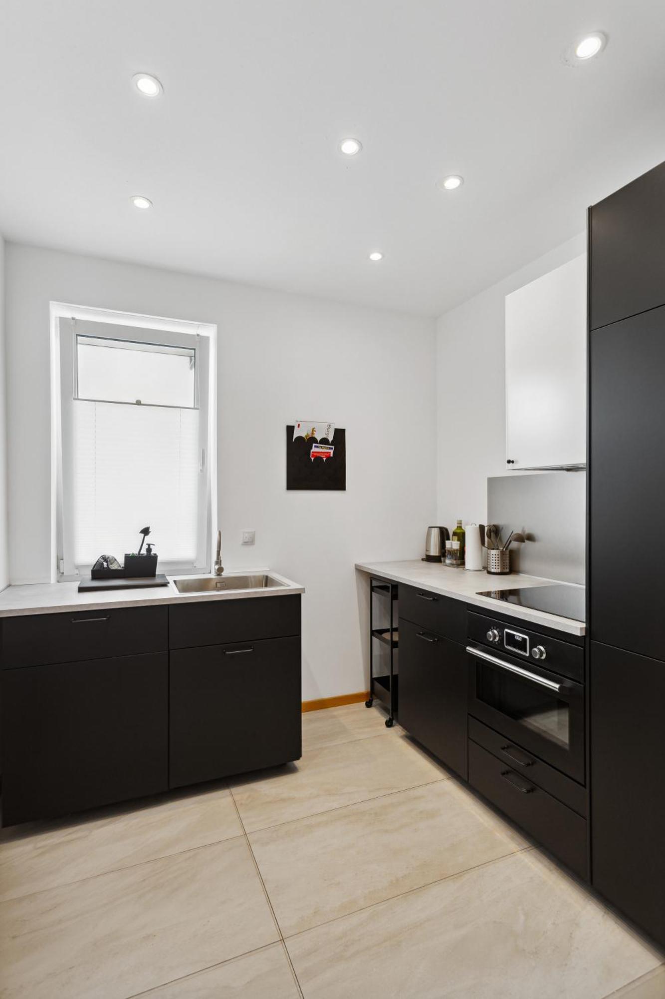 Apartament Gross, Modern, Vollausgestattet, Gemuetlich Mit Kueche Und Parkplatz Fuer Urlaub Oder Business Kettig Zewnętrze zdjęcie